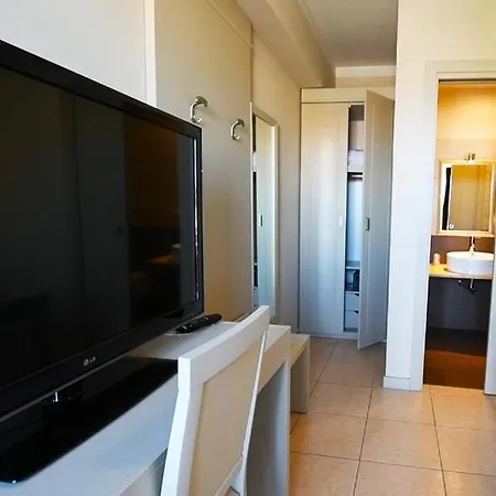 Mediterranean Boutique Hotell 3*